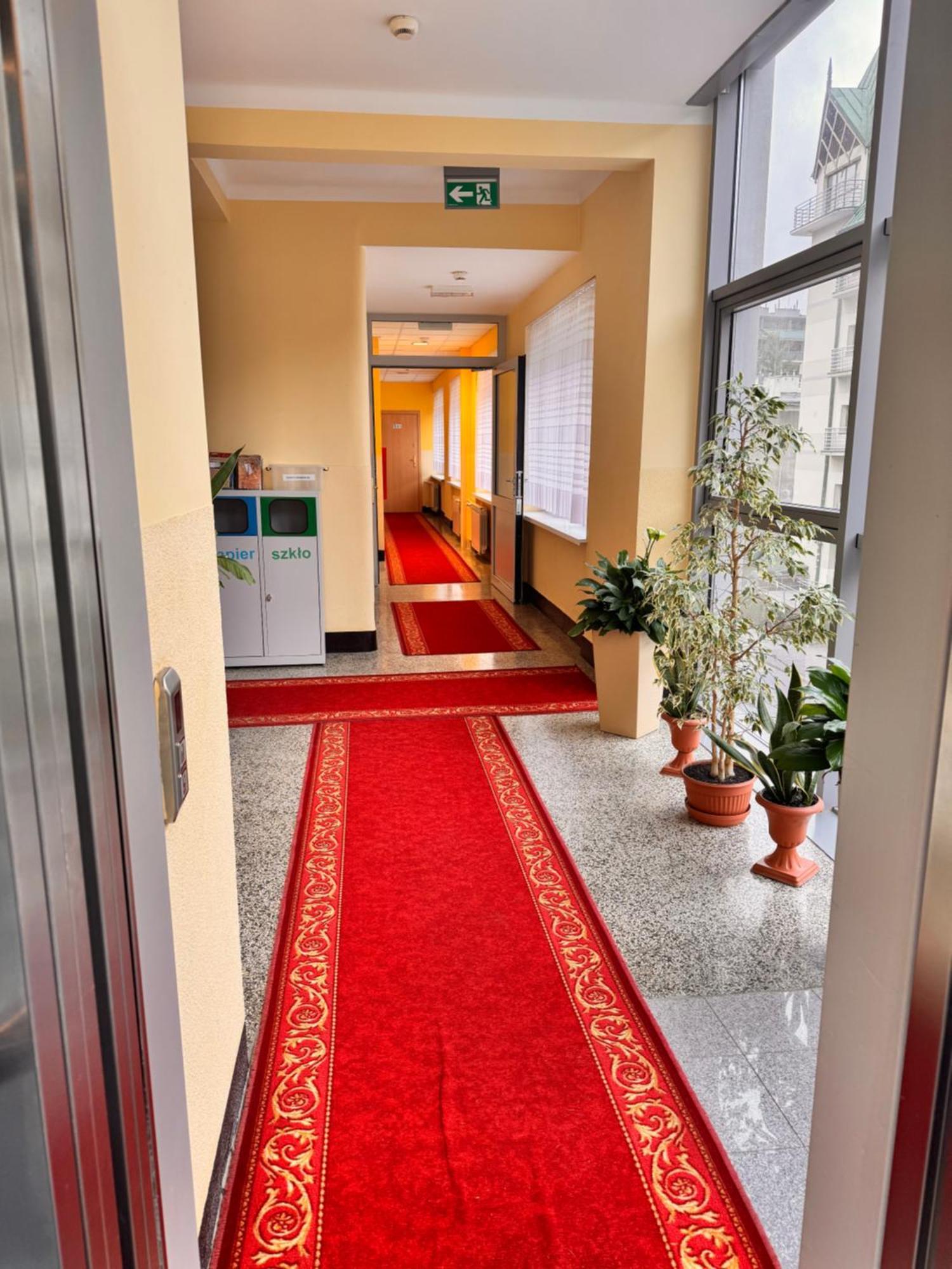 20 Wojskowy Szpital Uzdrowiskowo-Rehabilitacyjny W Krynicy -Zdroju Hotel กรินีซา ดรอยจ์ ภายนอก รูปภาพ